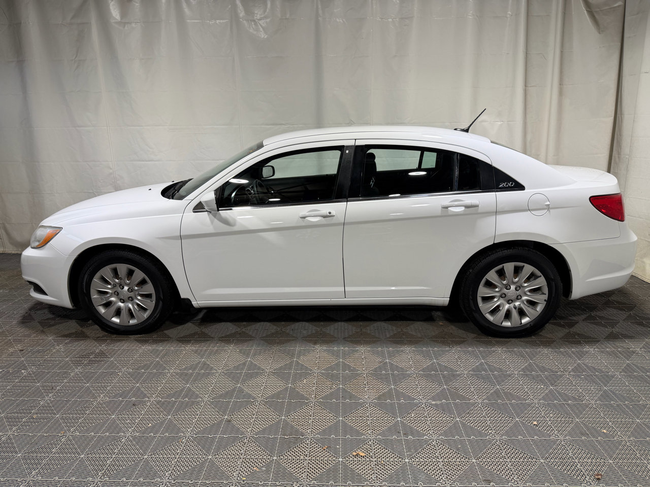 Used 2013 Chrysler 200 LX image 5