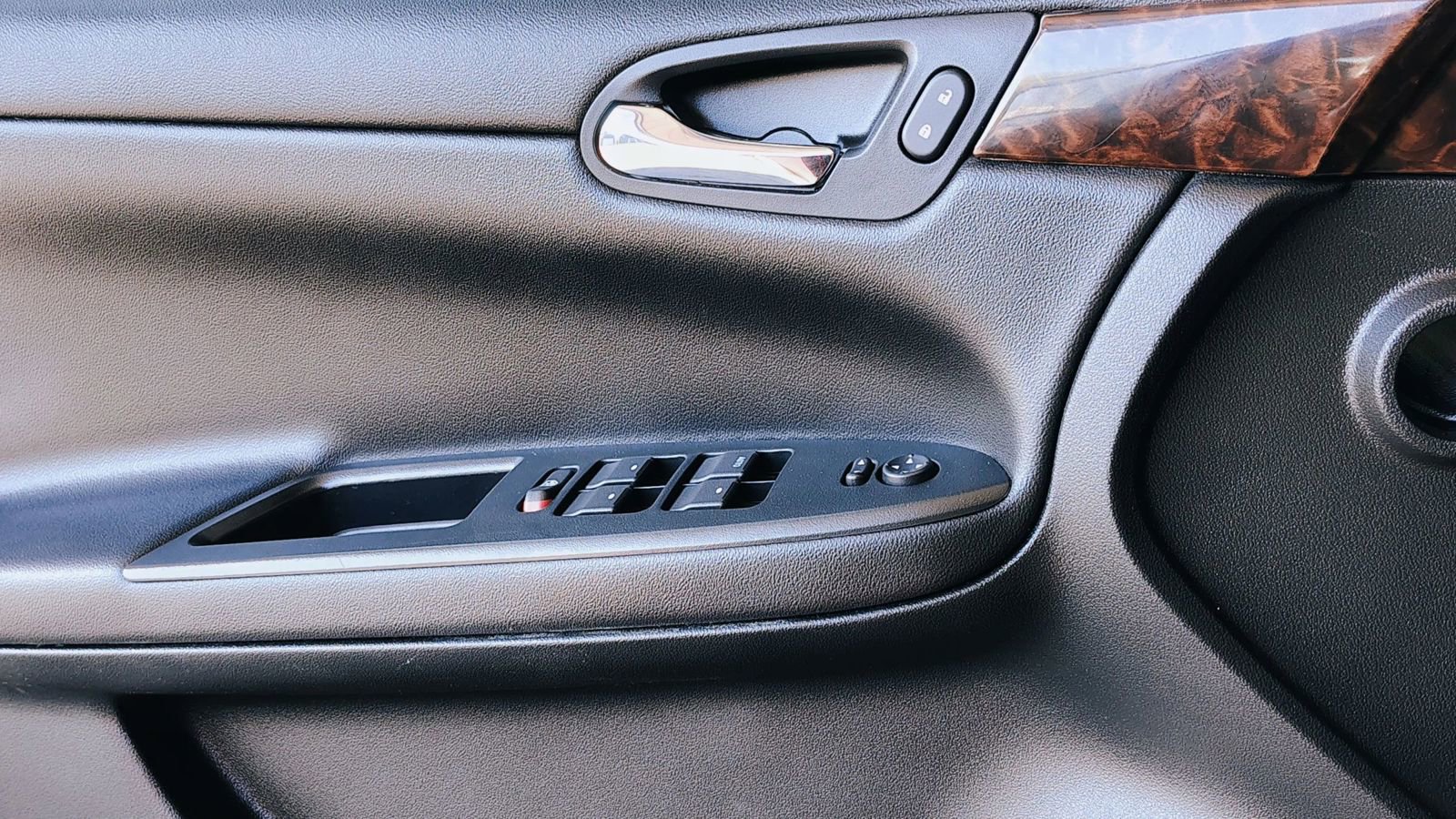 Used 2013 Chevrolet Impala LTZ image 25