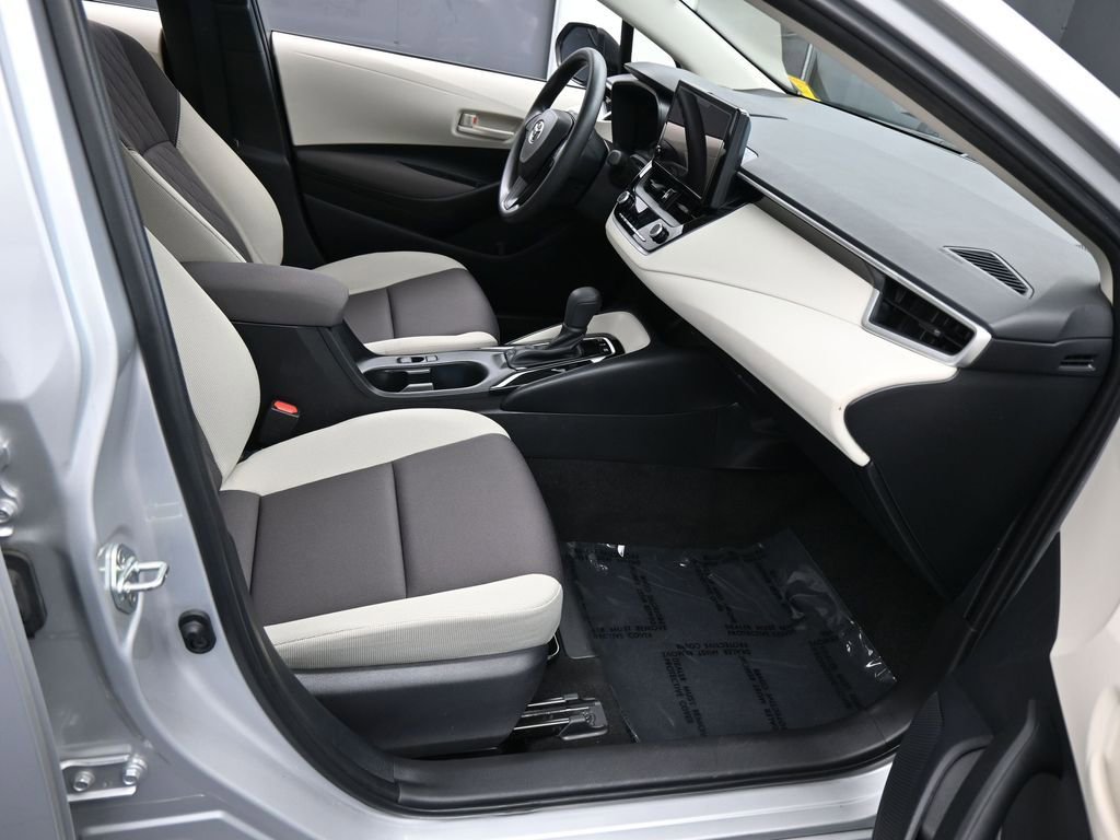 Used 2024 Toyota Corolla LE w/ LE Convenience Package image 31