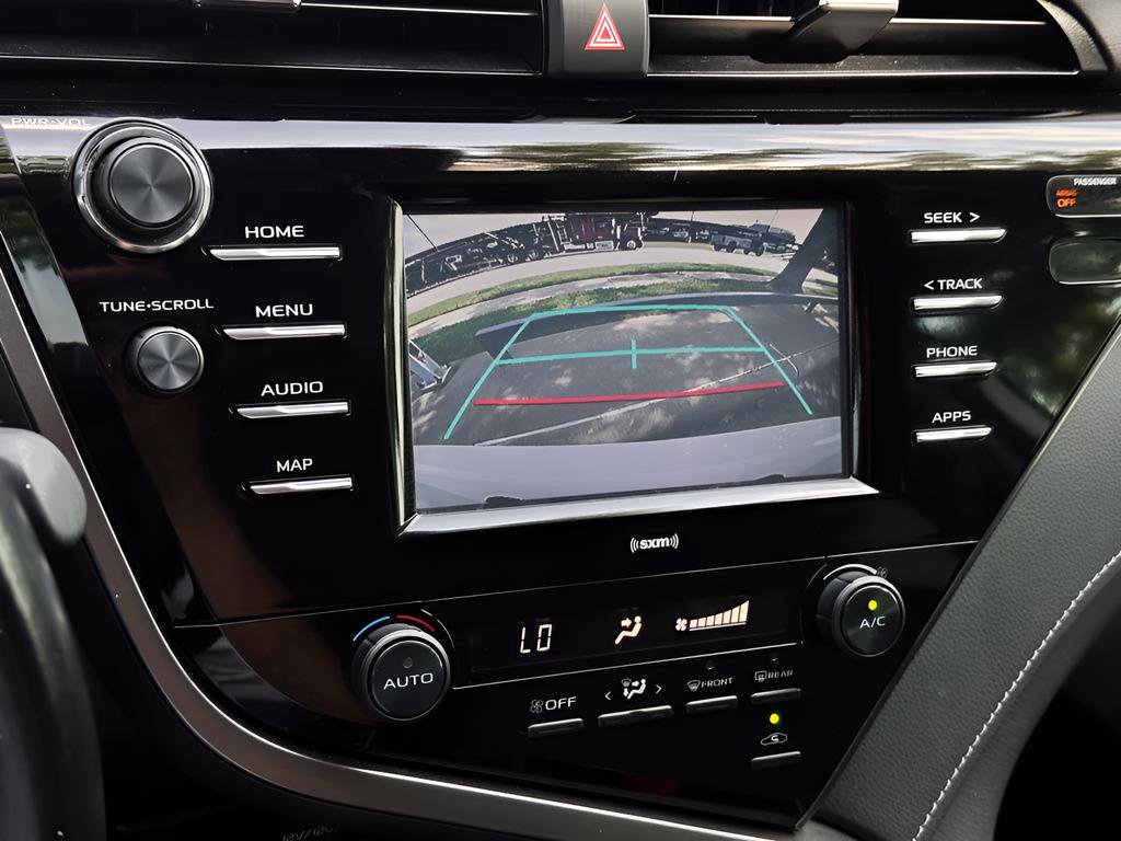 Used 2020 Toyota Camry SE image 10