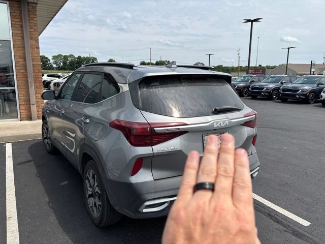 Used 2023 Kia Seltos EX AWD/4WD image 8