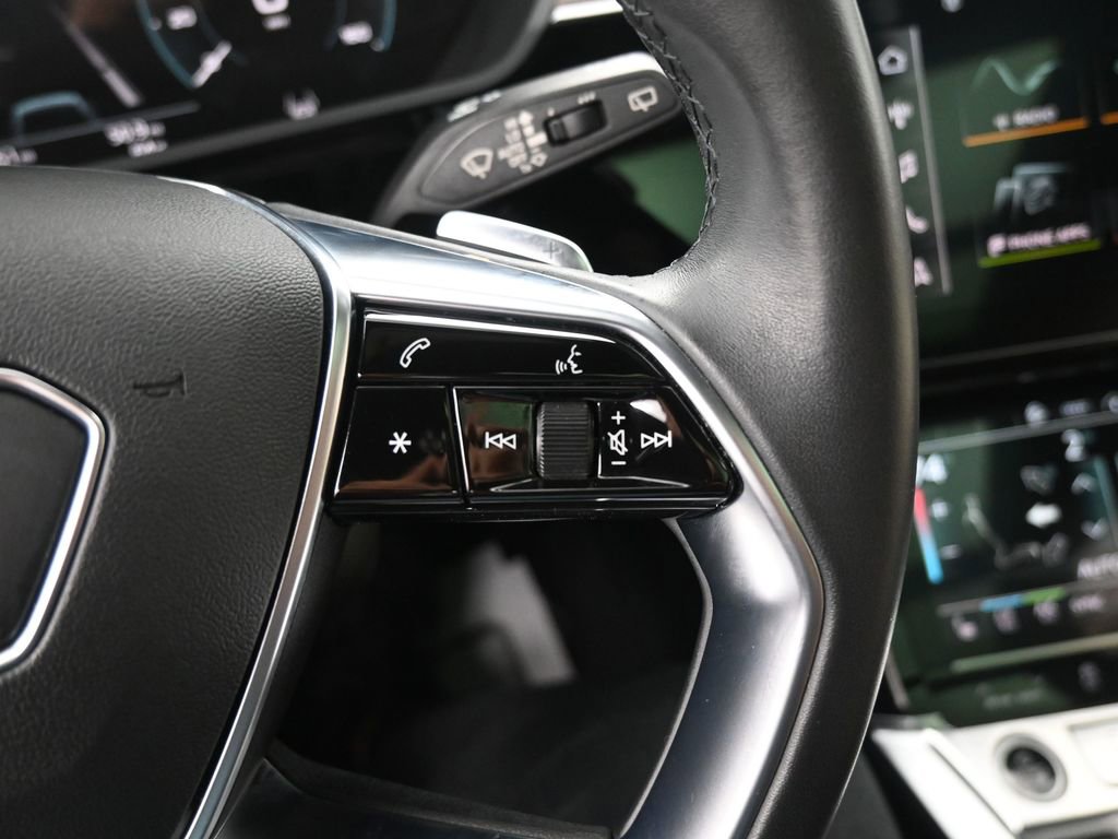 Used 2022 Audi e-tron Premium Plus w/ Premium Plus Package image 20