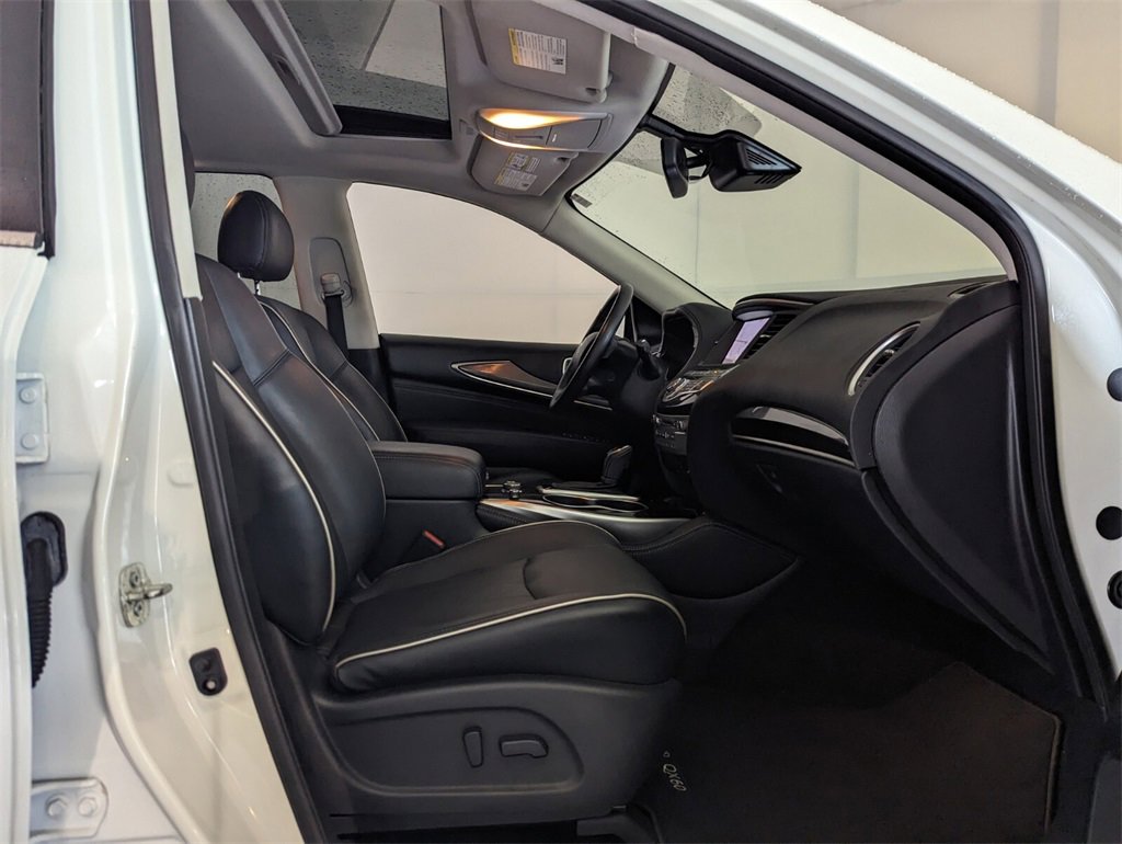 Used 2019 INFINITI QX60 Luxe w/ Essential Package image 18