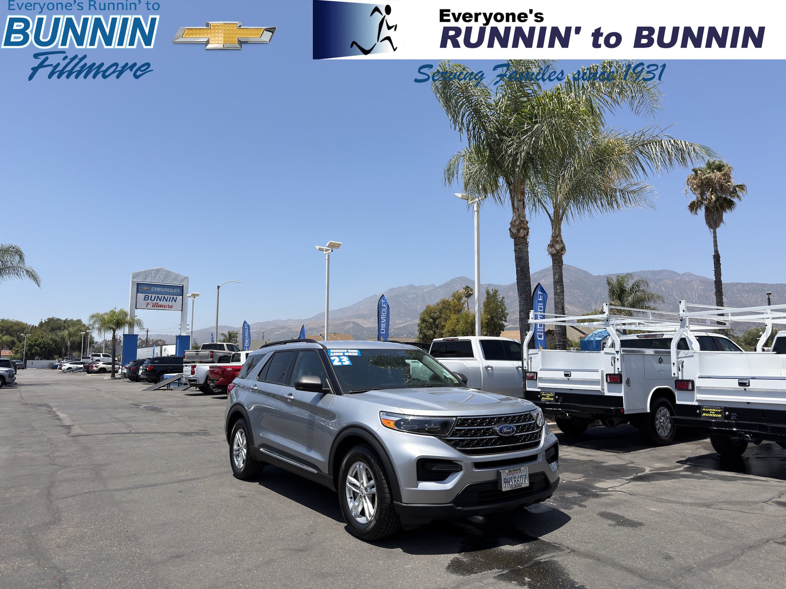 Used 2023 Ford Explorer XLT RWD image 1