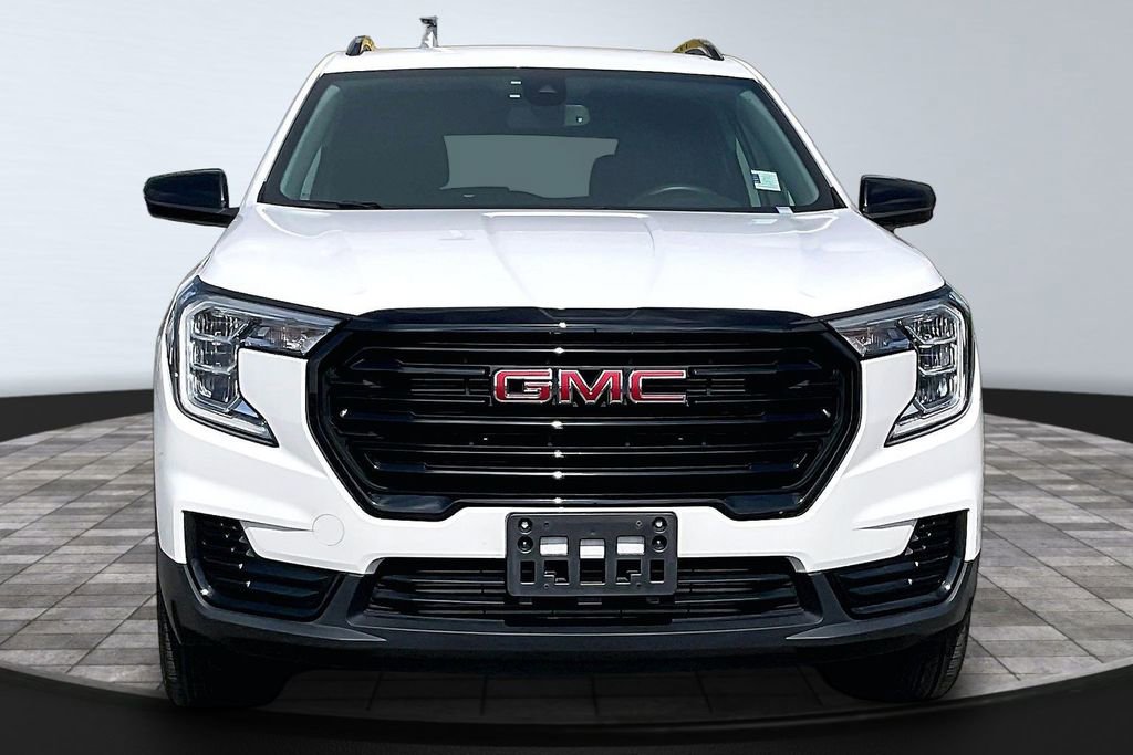 Used 2023 GMC Terrain SLE w/ Driver Convenience Package AWD/4WD image 3