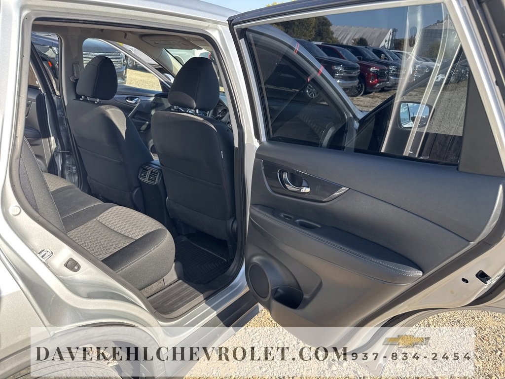 Used 2018 Nissan Rogue S image 21