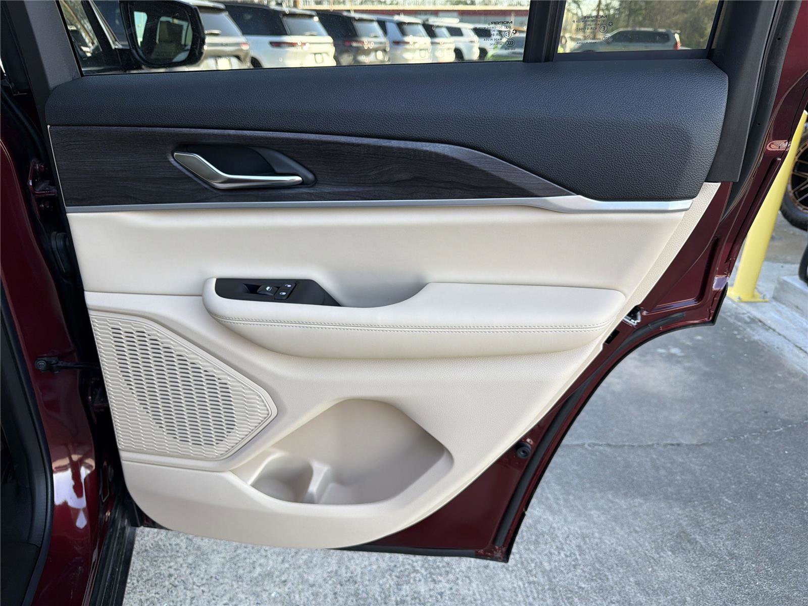 New 2025 Jeep Grand Cherokee Limited w/ Black Appearance Package image 13