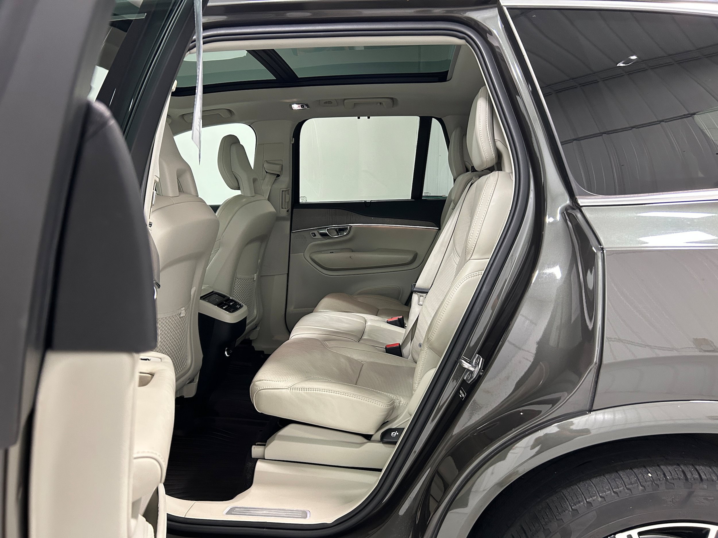 Used 2020 Volvo XC90 T6 Inscription w/ Protection Package Premier AWD/4WD image 29
