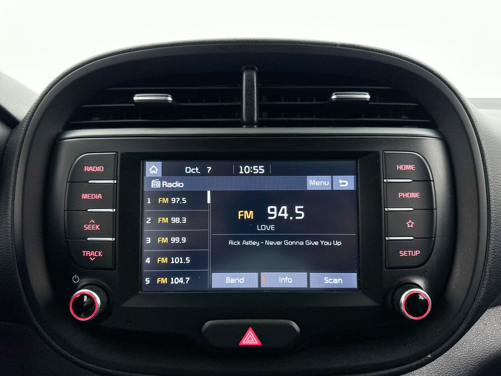 Used 2020 Kia Soul LX FWD image 4