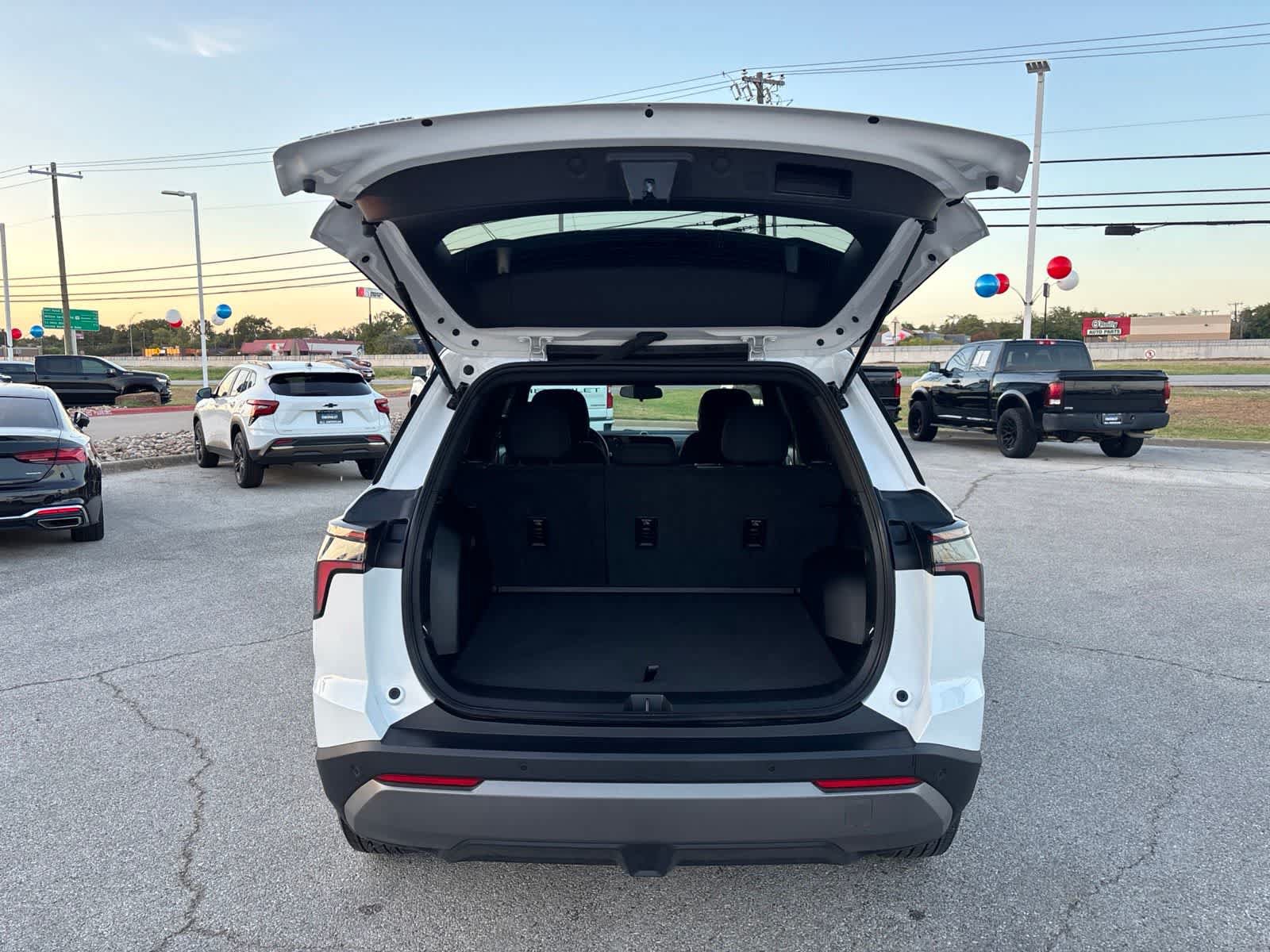 Used 2026 Chevrolet Equinox LT FWD image 5