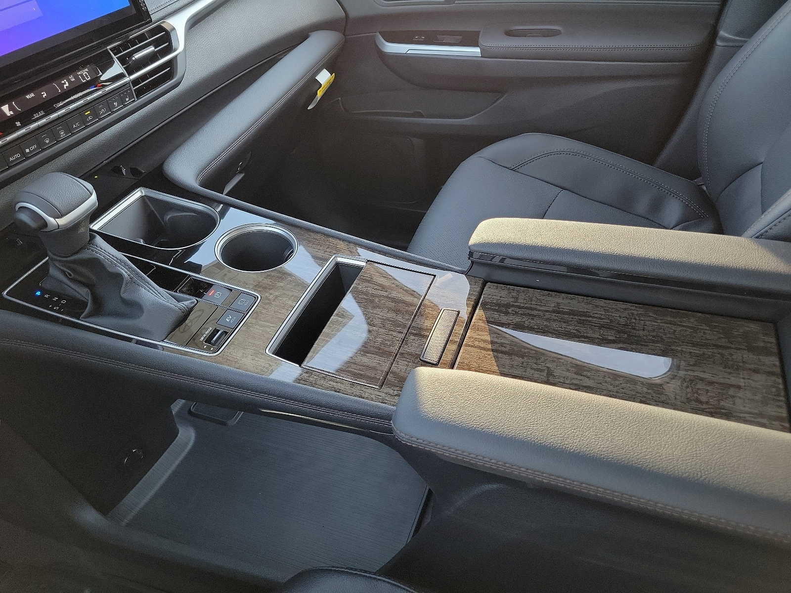 New 2025 Toyota Sienna Platinum image 20