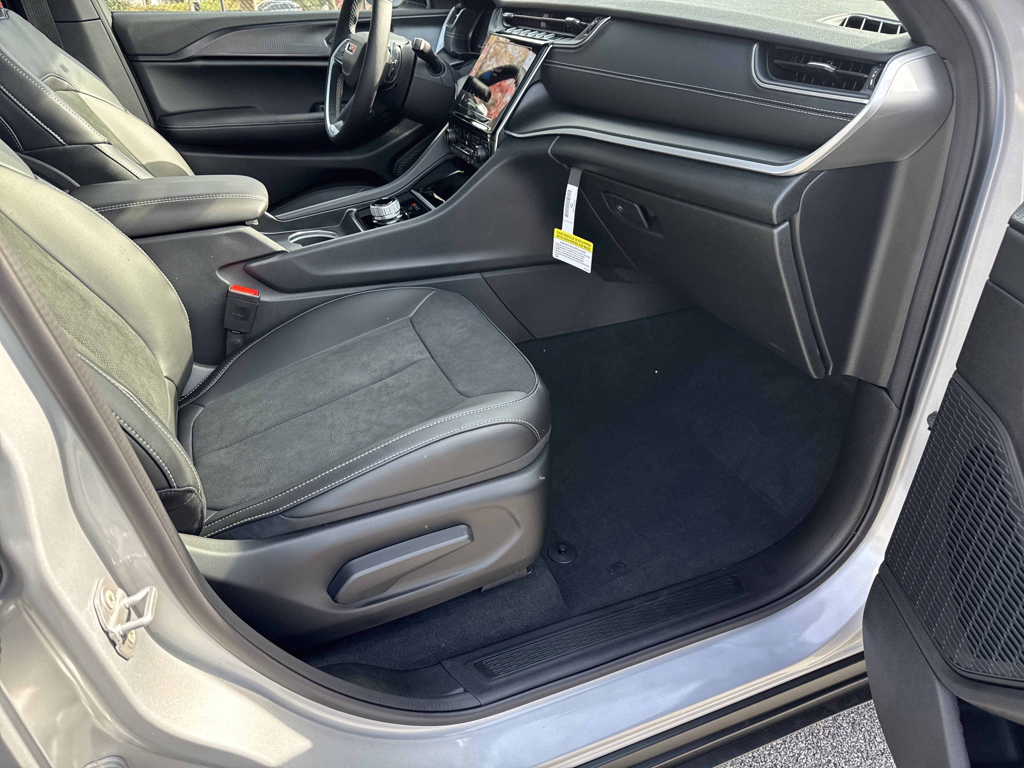 New 2025 Jeep Grand Cherokee Altitude image 18