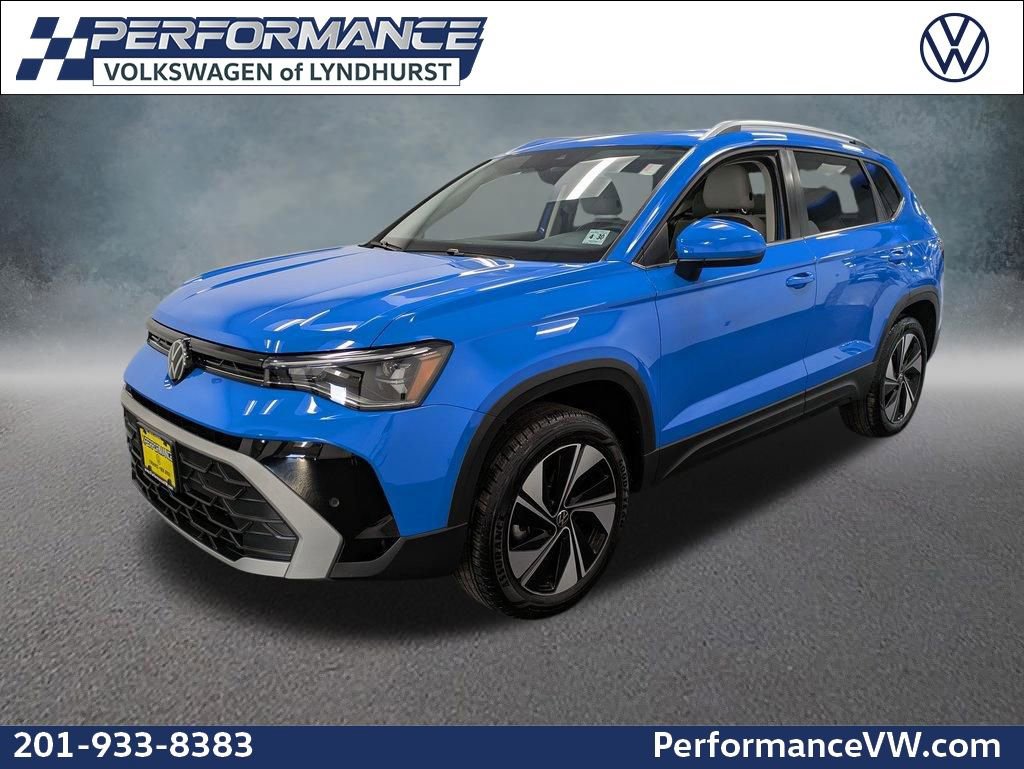 Used 2025 Volkswagen Taos SE w/ Panoramic Sunroof Package AWD/4WD image 1