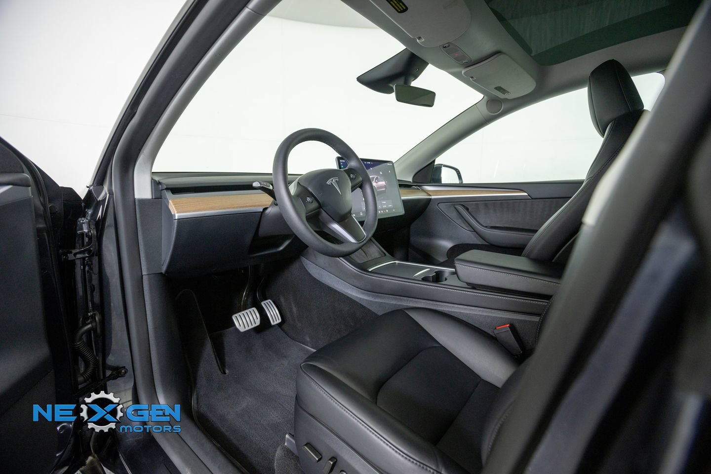 Used 2025 Tesla Model Y Performance AWD/4WD image 10