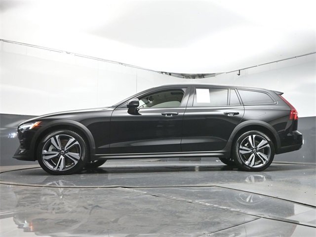 Used 2024 Volvo V60 B5 Cross Country Plus image 37