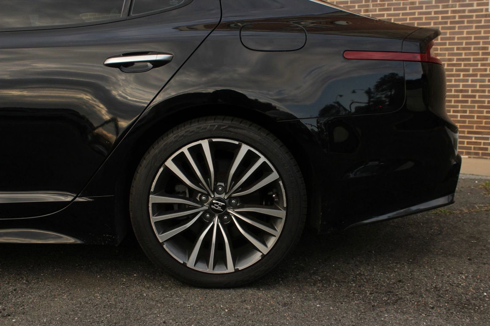 Used 2018 Kia Stinger Premium RWD image 4