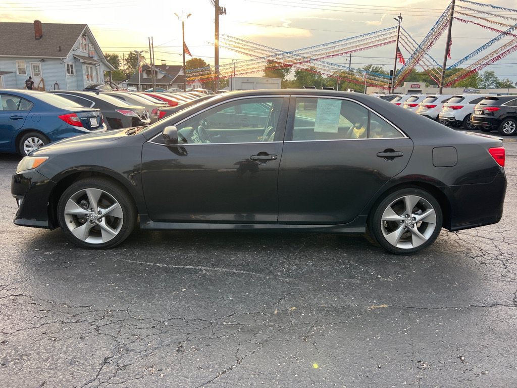 Used 2012 Toyota Camry SE w/ Leather Pkg FWD image 8