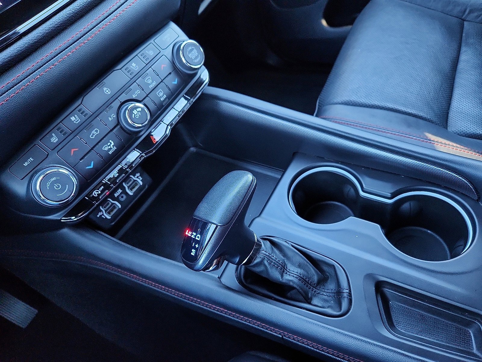 Used 2024 Dodge Durango GT image 25