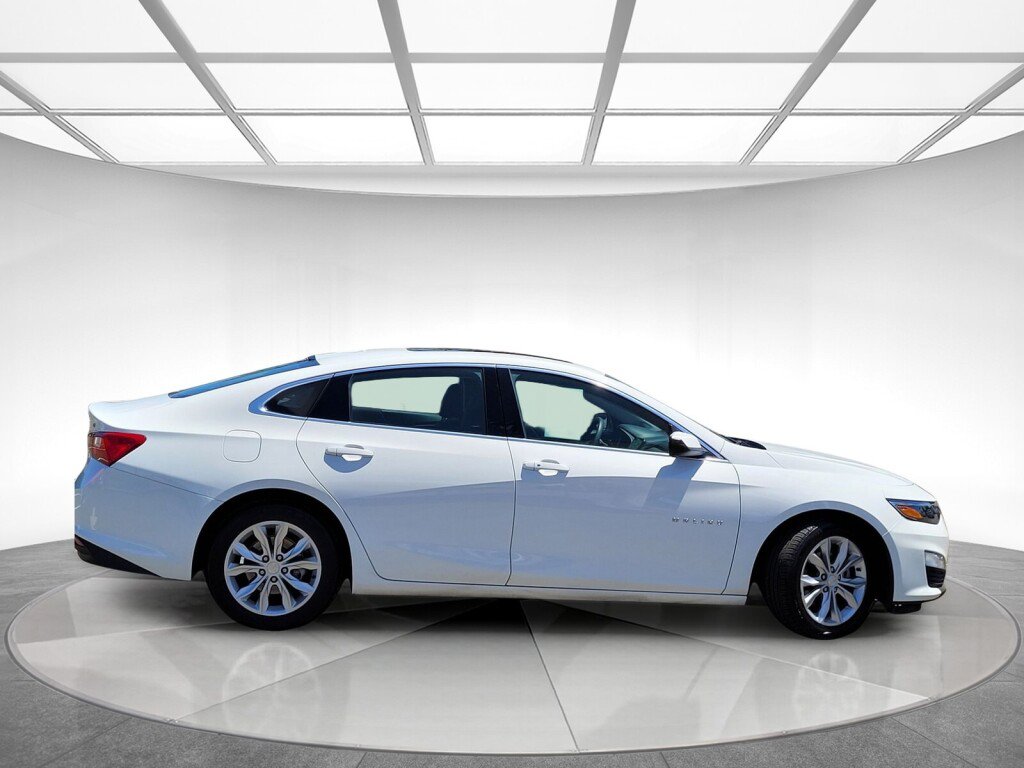 Used 2023 Chevrolet Malibu LT FWD image 2