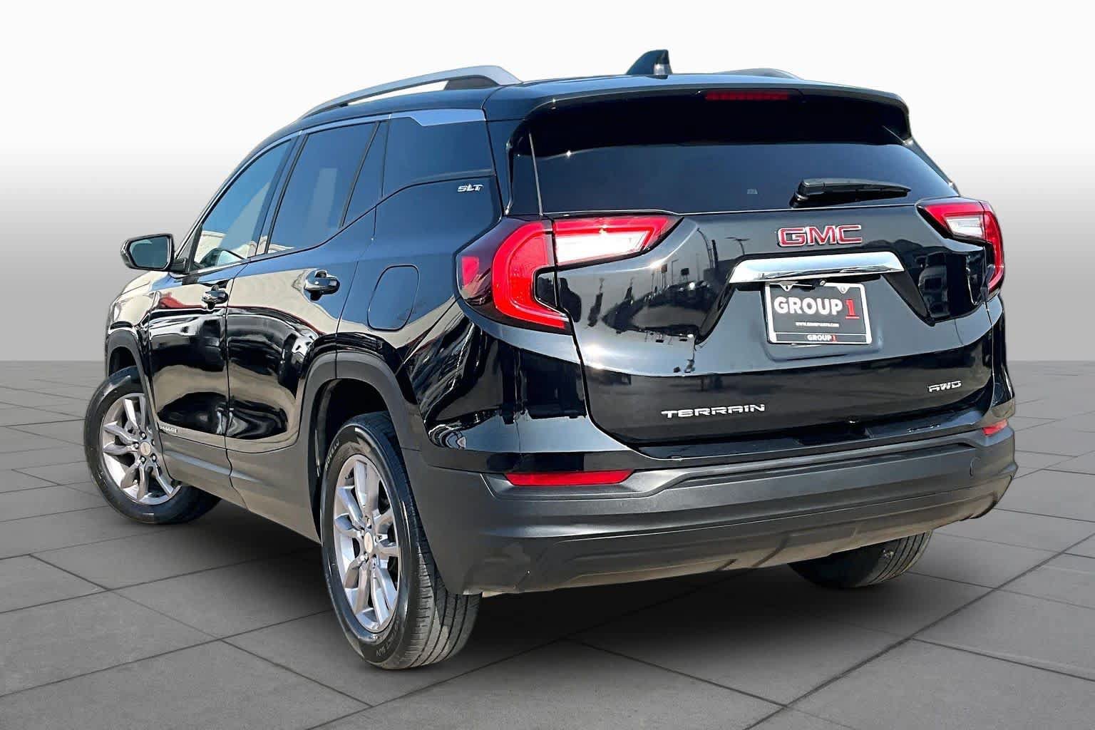 Used 2024 GMC Terrain SLT AWD/4WD image 12