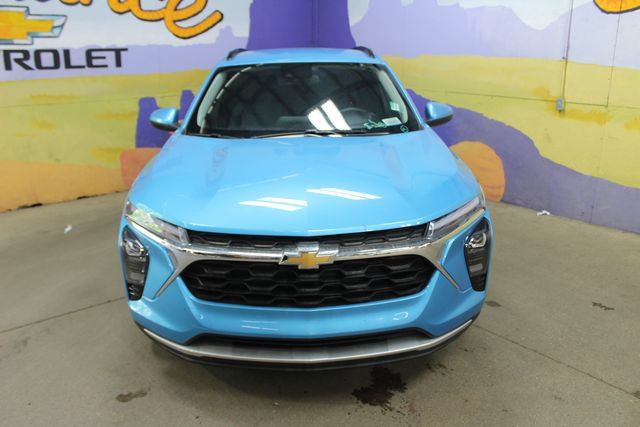 Used 2025 Chevrolet Trax LT w/ Driver Confidence Package FWD image 3