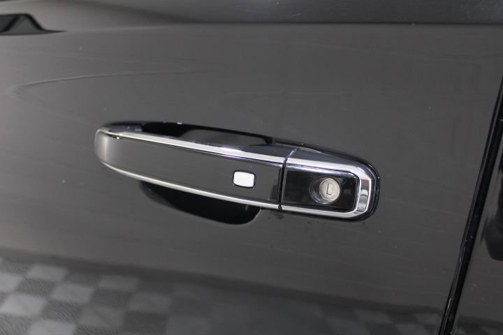 Used 2019 GMC Yukon Denali w/ Denali Ultimate Package image 17