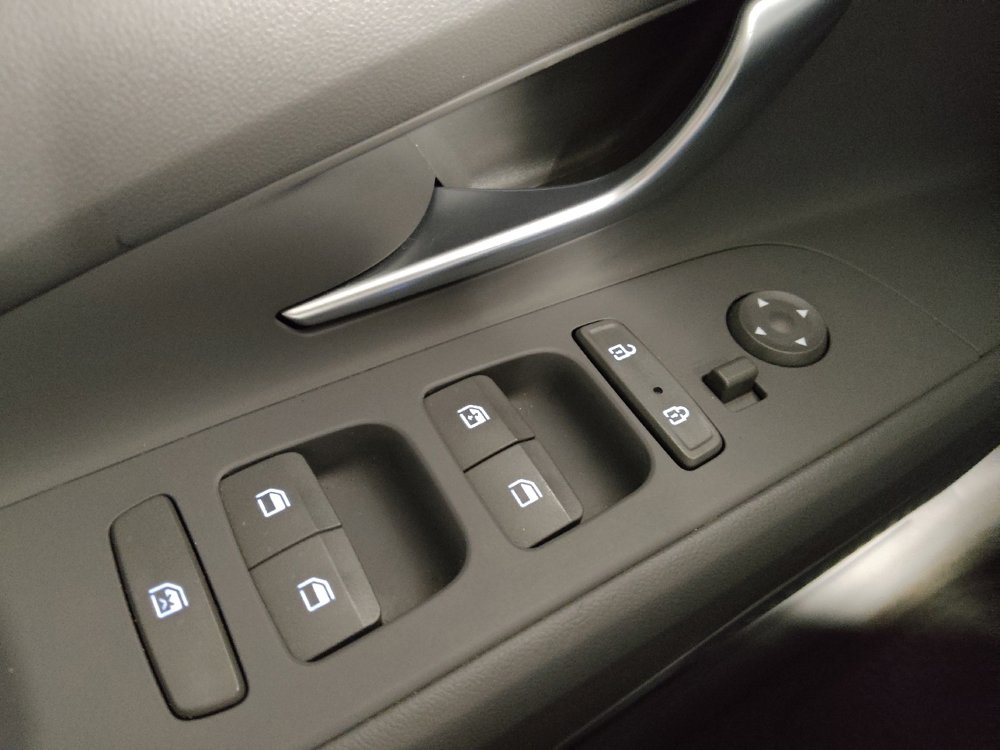 Used 2023 Hyundai Elantra SEL w/ Winter Weather Package image 27
