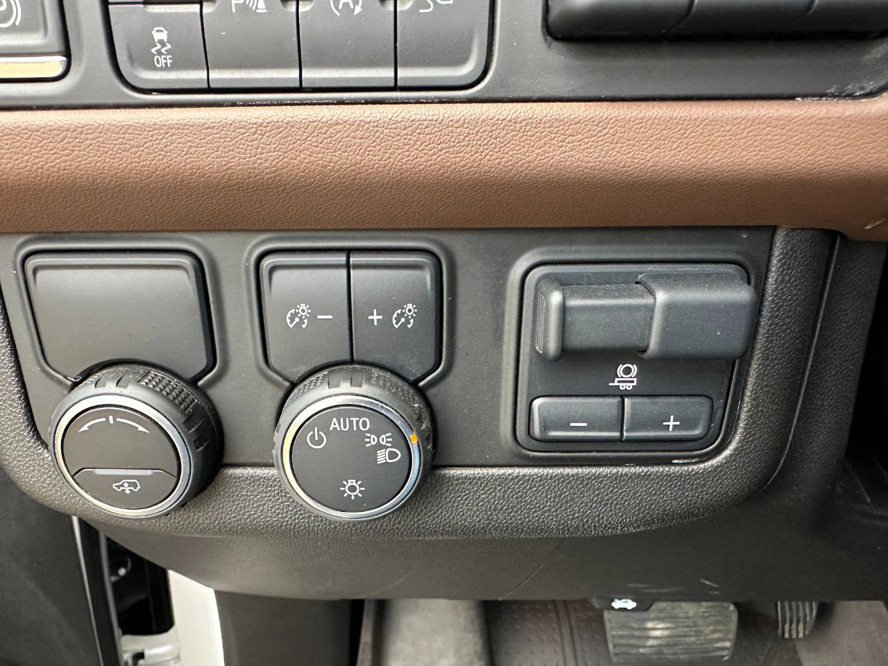 Used 2021 Chevrolet Suburban High Country image 44