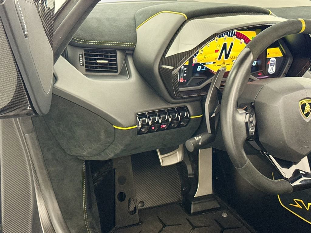 Used 2017 Lamborghini Aventador LP 750-4 Superveloce image 10