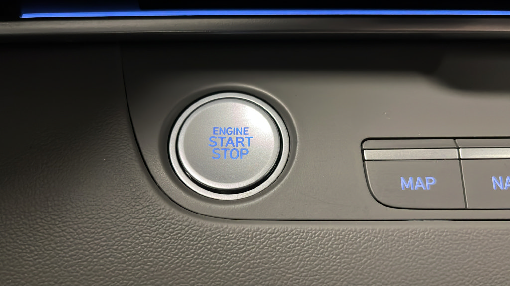 Used 2025 Hyundai Elantra SEL FWD image 22