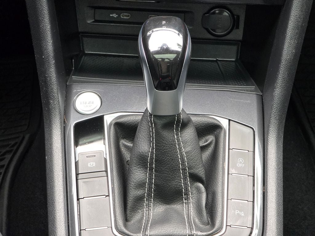 Used 2024 Volkswagen Tiguan SE R-Line FWD image 17
