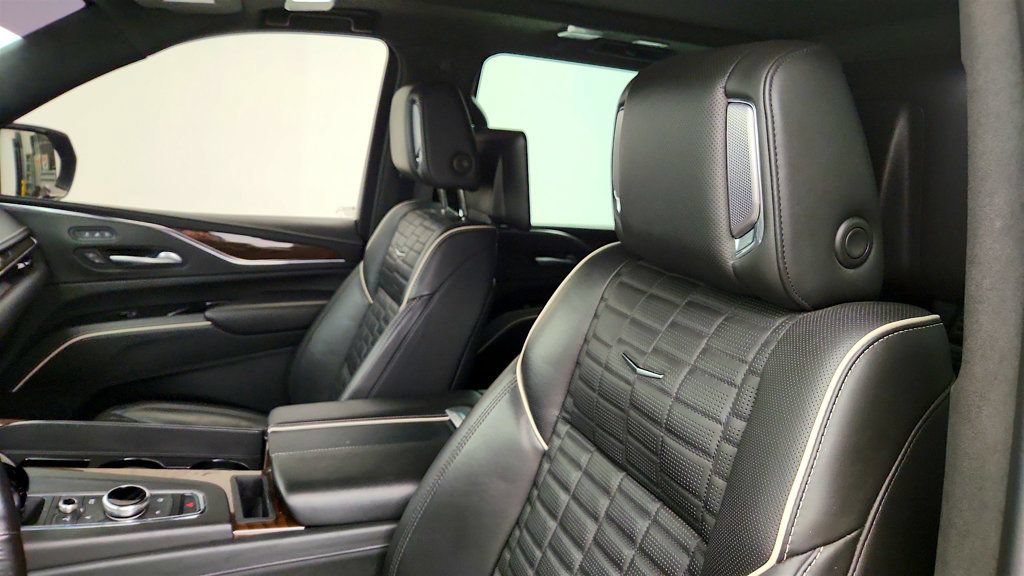 Used 2023 Cadillac Escalade Sport Platinum w/ LPO, ONYX Package AWD/4WD image 12