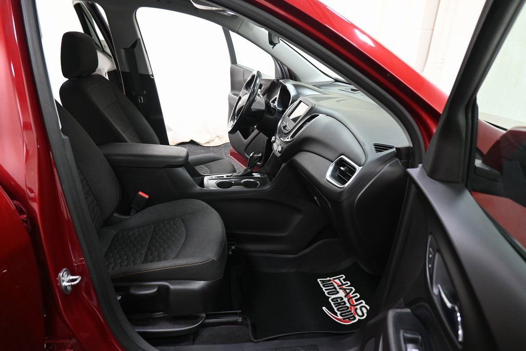 Used 2019 Chevrolet Equinox LT w/ Driver Convenience Package image 9