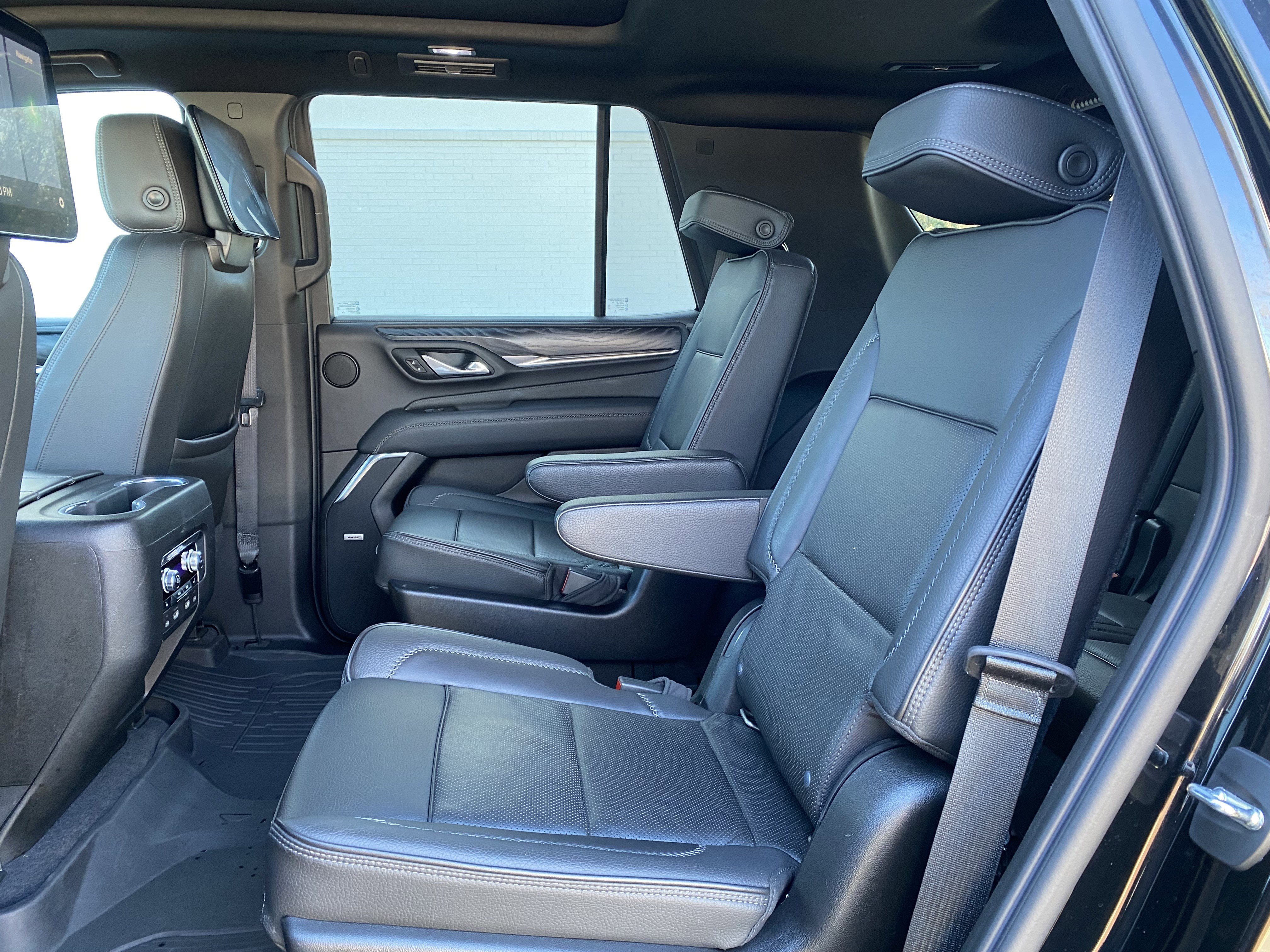 Used 2021 GMC Yukon Denali w/ Denali Premium Package image 40