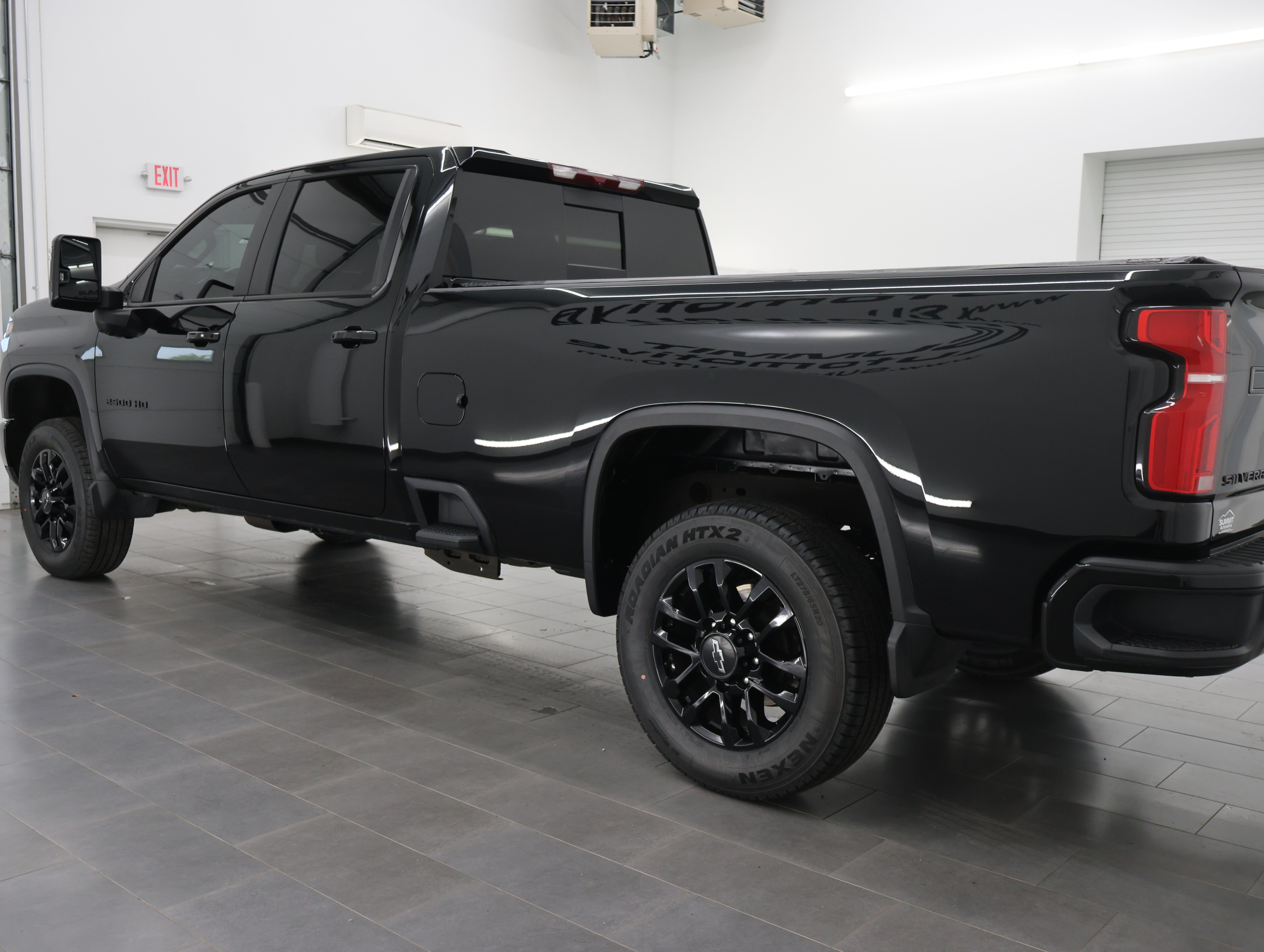 Used 2025 Chevrolet Silverado 2500 LT w/ Trail Boss Package AWD/4WD image 6