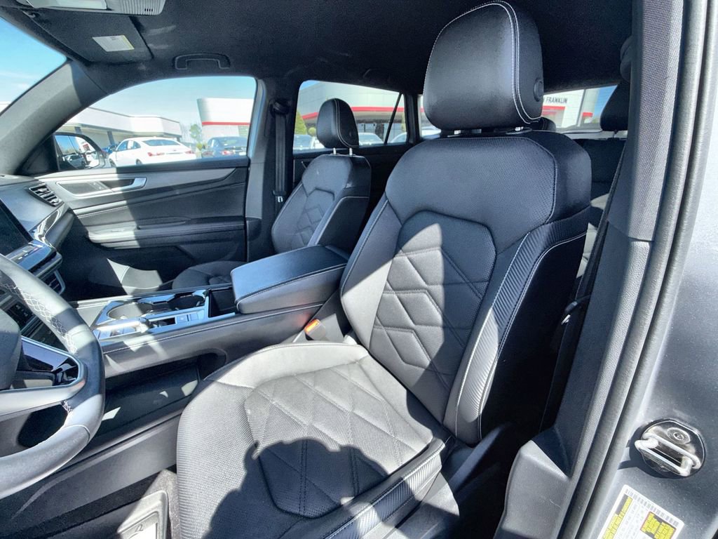 Used 2024 Volkswagen Atlas Cross Sport SE image 17