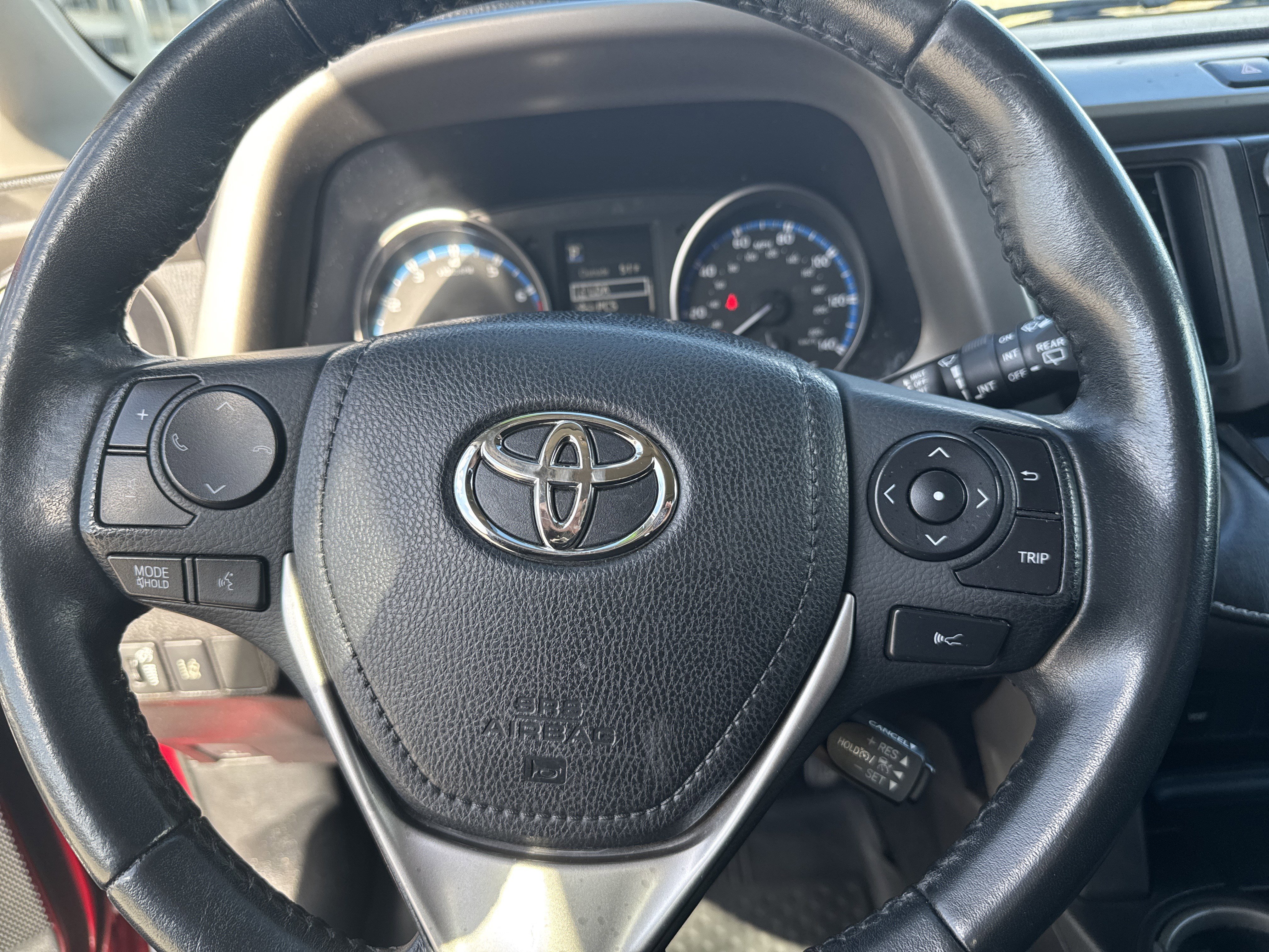 Used 2018 Toyota RAV4 XLE image 14