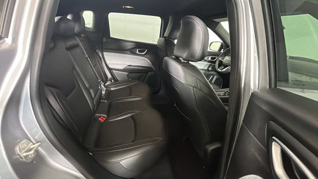 Used 2024 Jeep Compass Latitude AWD/4WD image 29