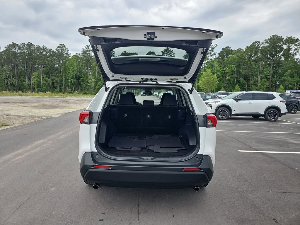 Used 2021 Toyota RAV4 LE FWD image 17