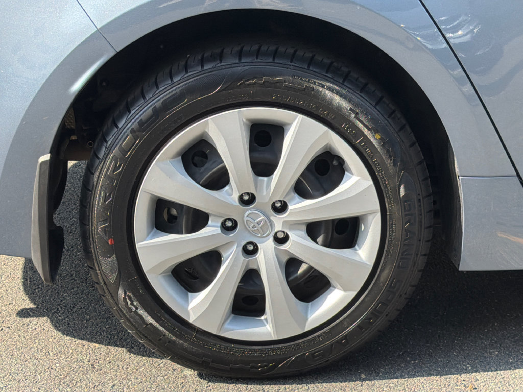 Used 2025 Toyota Corolla LE FWD image 7