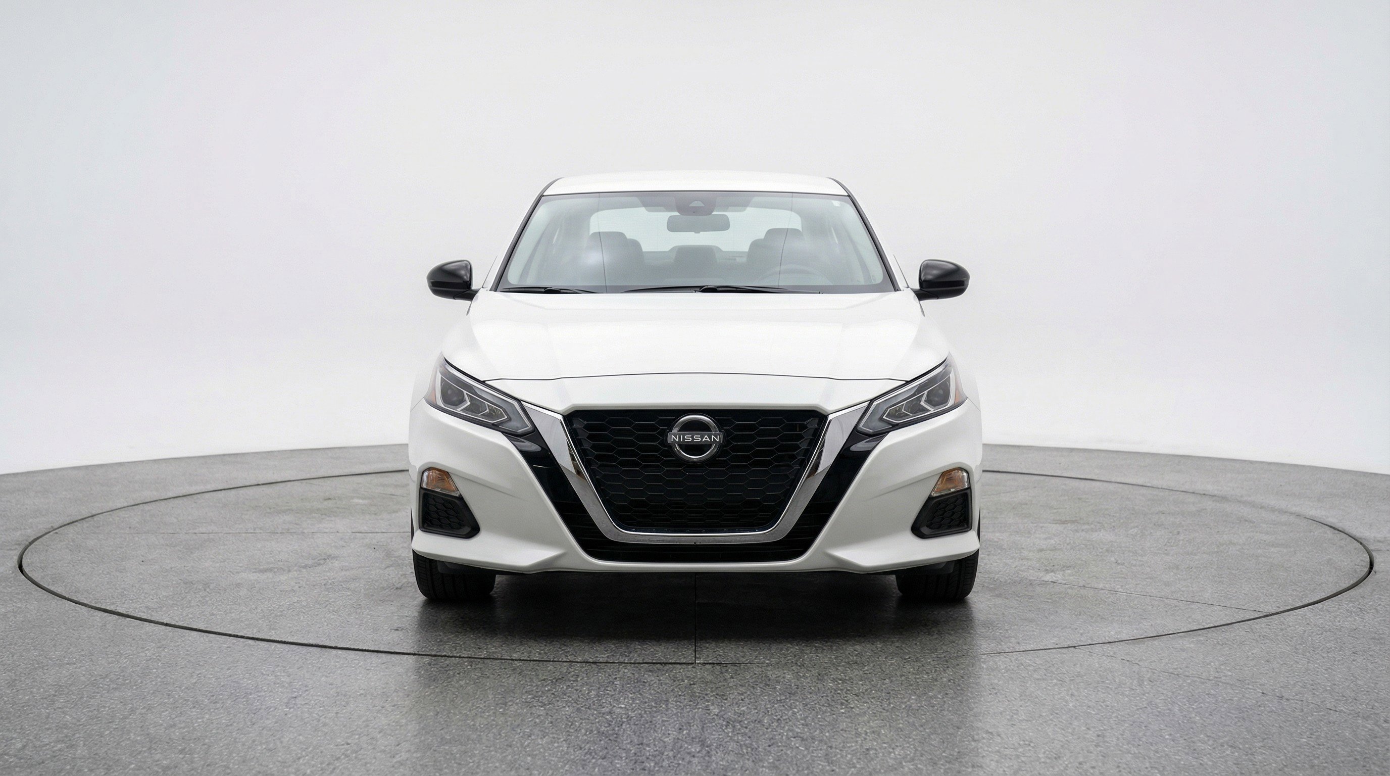 Used 2025 Nissan Altima 2.5 SV image 2