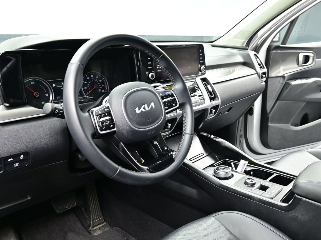 Used 2024 Kia Sorento EX w/ Panoramic Sunroof Package image 16