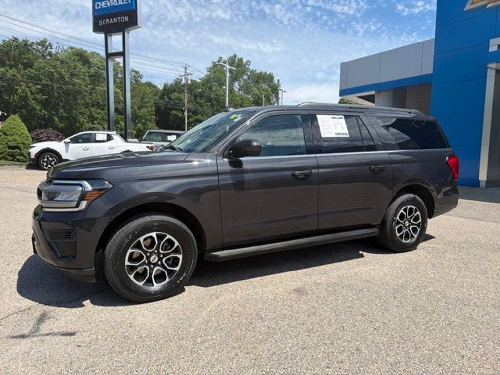 Used 2023 Ford Expedition Max XLT AWD/4WD image 2