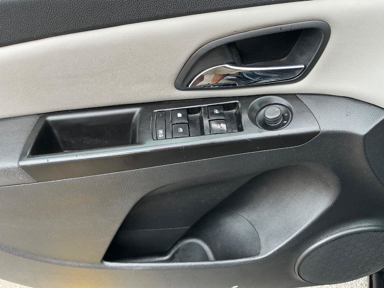Used 2014 Chevrolet Cruze LT FWD image 15