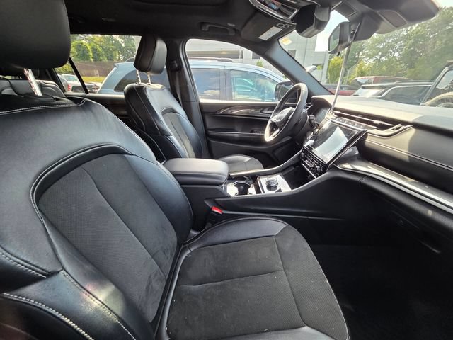 Used 2023 Jeep Grand Cherokee L Laredo RWD image 12