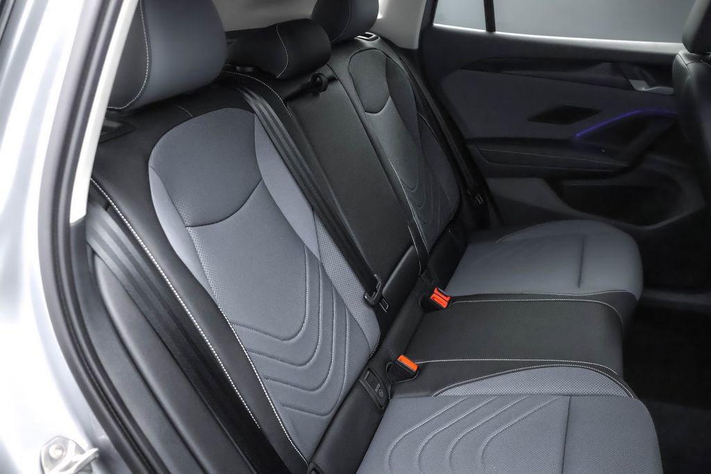 Used 2025 Volkswagen Tiguan SE image 21