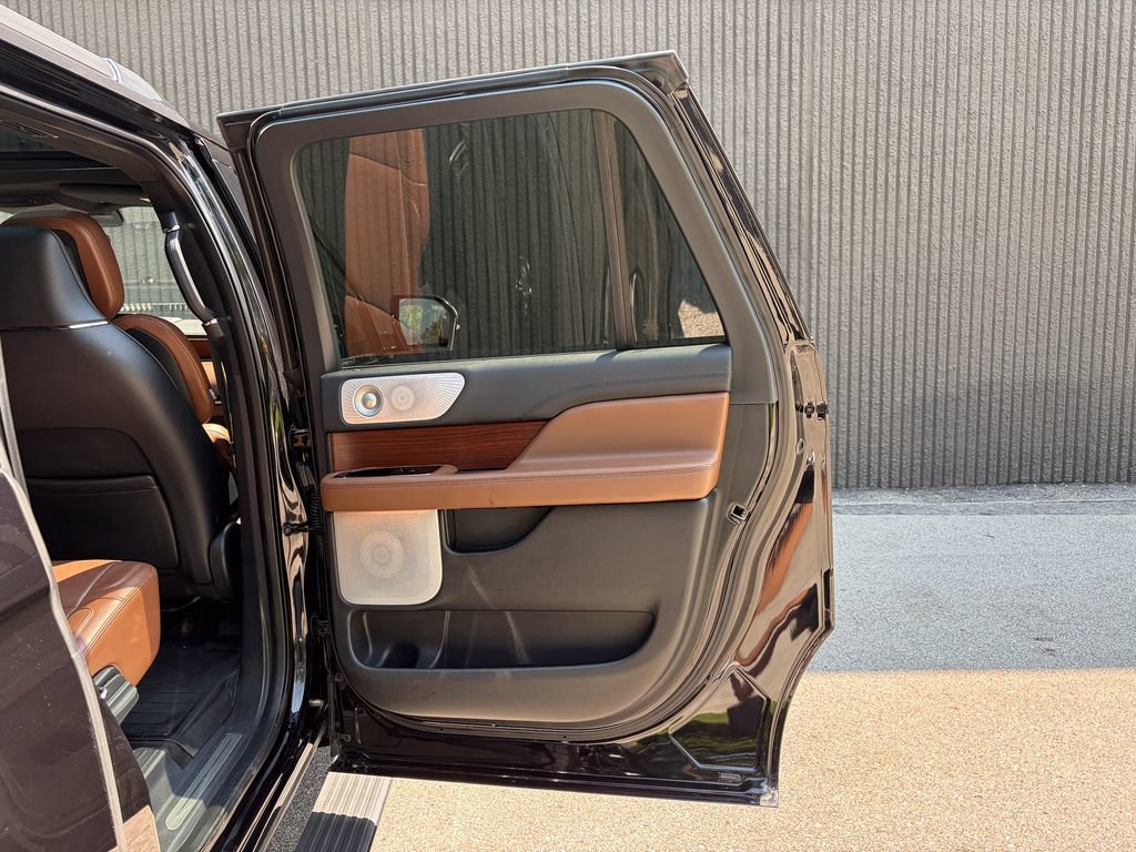 Certified 2022 Lincoln Navigator L Reserve AWD/4WD image 38