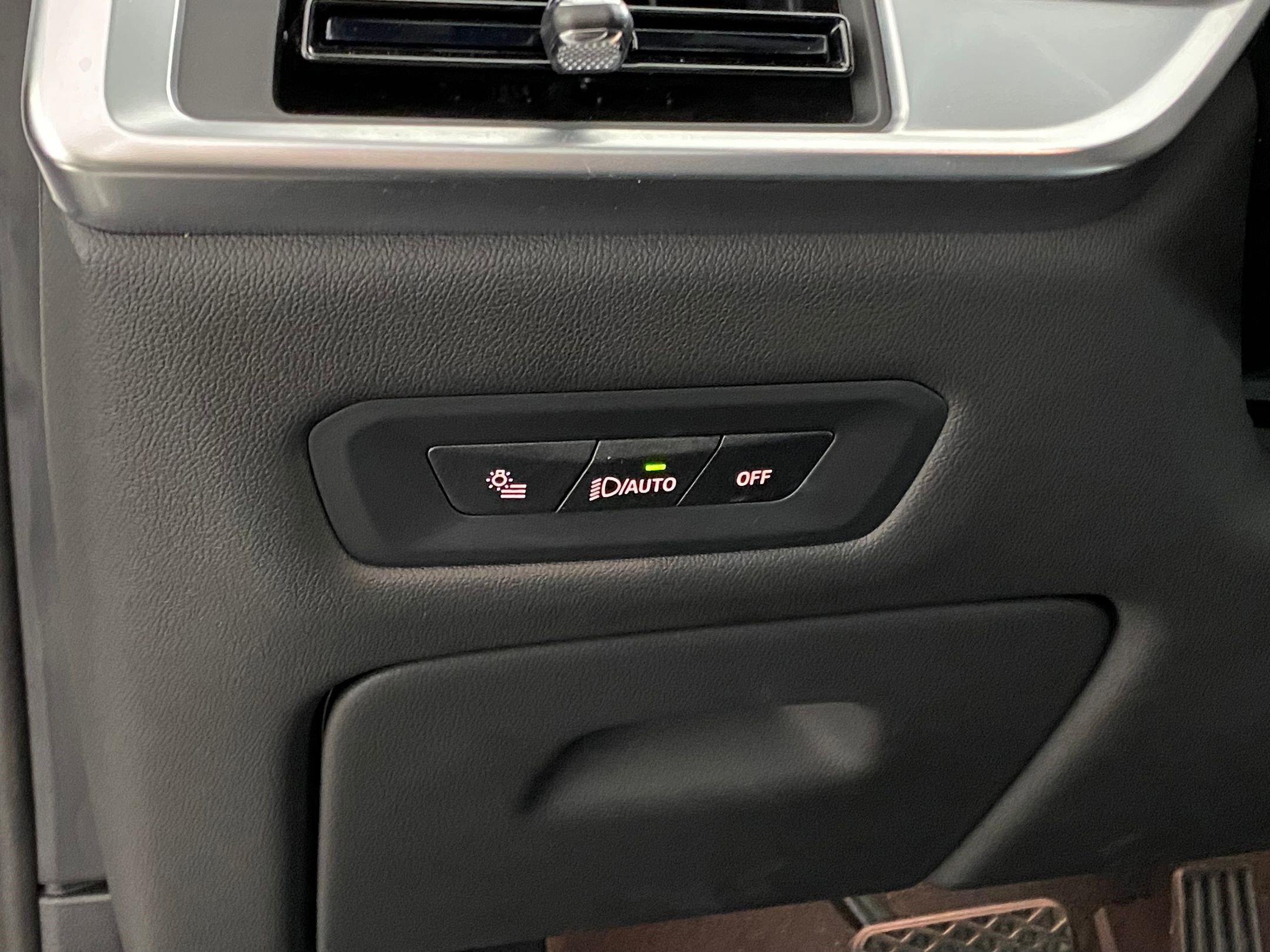 Used 2025 BMW X5 xDrive50e w/ Premium Package image 20