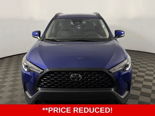 Used 2024 Toyota Corolla Cross LE FWD image 2