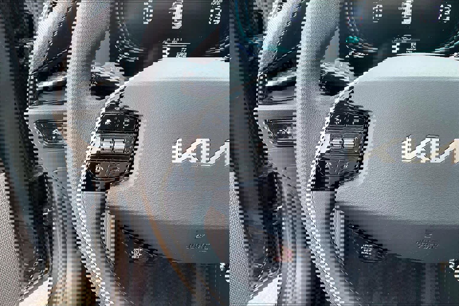 Used 2024 Kia Niro LX image 23